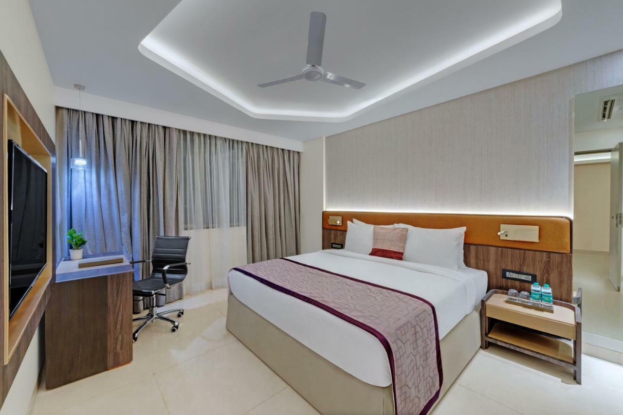 Отель The Fern Residency Karad Экстерьер фото