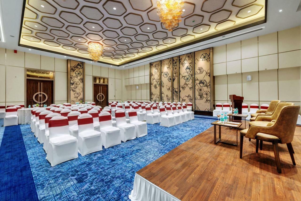 Отель The Fern Residency Karad Экстерьер фото